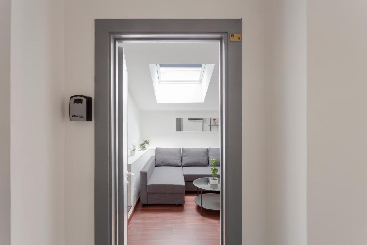 1 Bedroom & 1 Living Room Apt - Duomo 5 Milano Exteriör bild